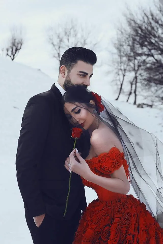 2021 Red Wedding Dresses with 3D Rose Flowers Cathedral Train Arabic Middle East Church Off Shoulder Backless Gowns | Свадьбы и