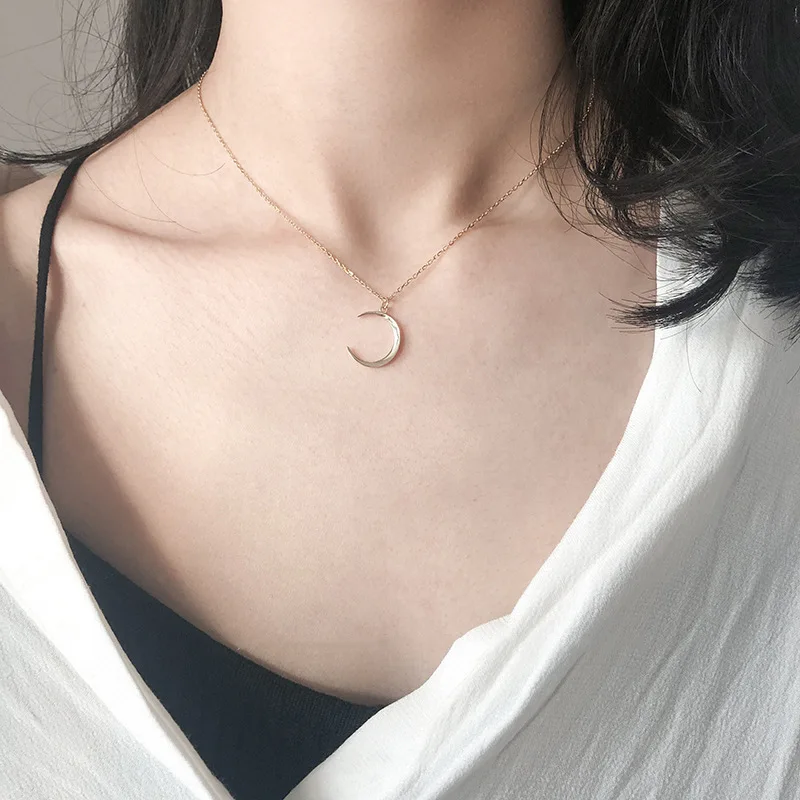 

Moon clavicle chain simple niche design INS cold wind net red necklace for women