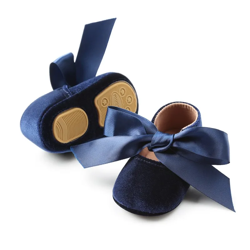 Замшевая детская обувь 2018 для маленьких девочек с бантом и лентой новорожденных