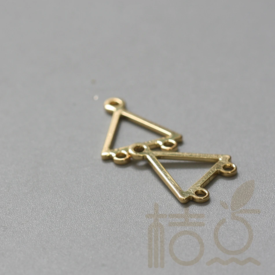 Треугольная Подвеска из твердой латуни с 3 отверстиями Геометрия 15x12 мм (3989C F