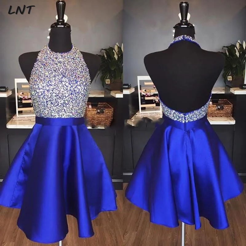 Короткий атласное выпускное платье с открытой спиной бусинами ярко-синий