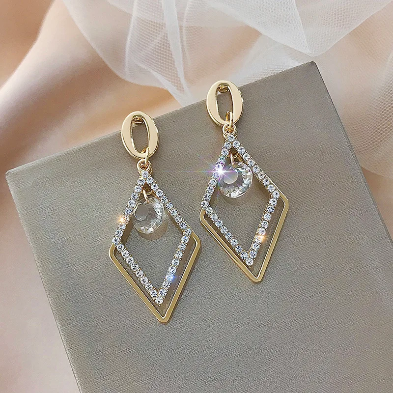 

Fashion Retro Women Alloy Elegant Drop Earrings Hollow Jewelry Geometric Long Pendant Dangle Earring Gifts Drop Shipping