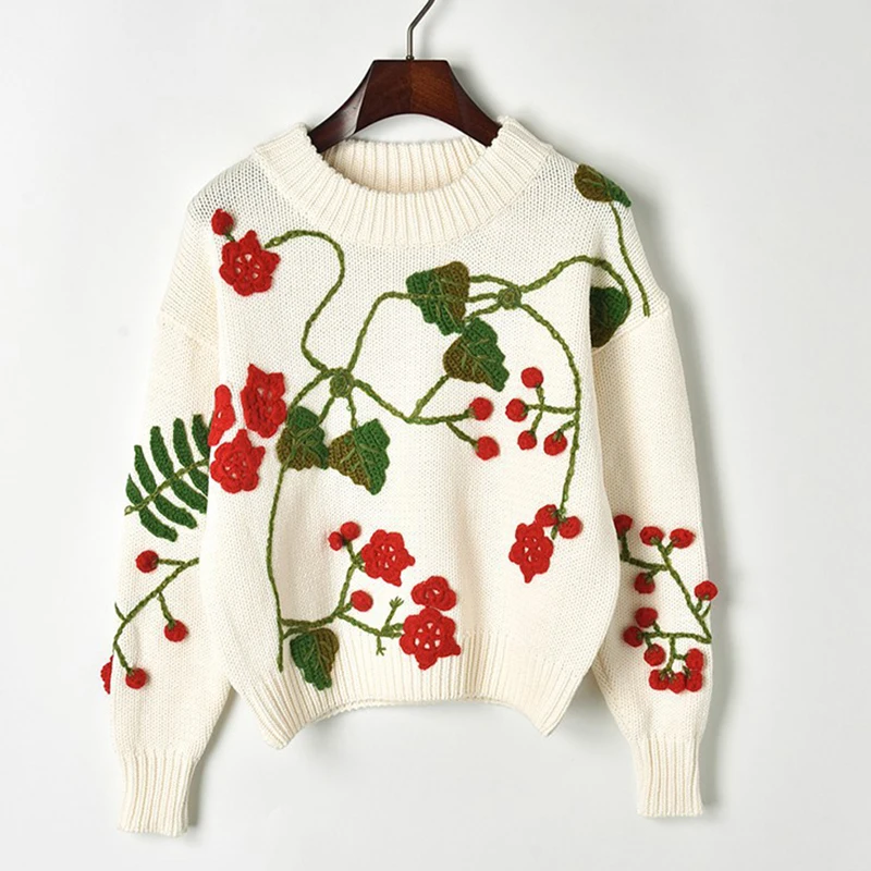 Женский вязаный свитер с объемными цветами и вишневыми листьями Осенний белого