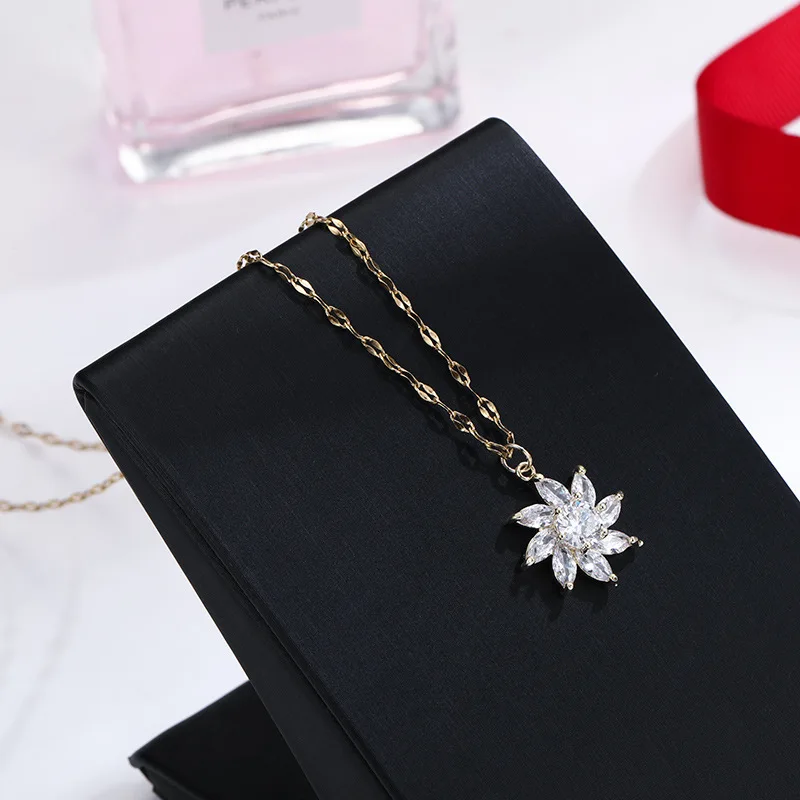 

New Zircon Small Windmill Clavicle Chain Female Rose Gold Powder Zircon Delicate Flower Pendant Necklace Pendant