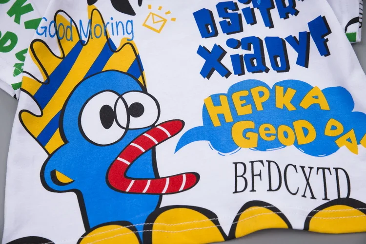 Модная футболка с мультяшным принтом летняя новая свободная для маленьких