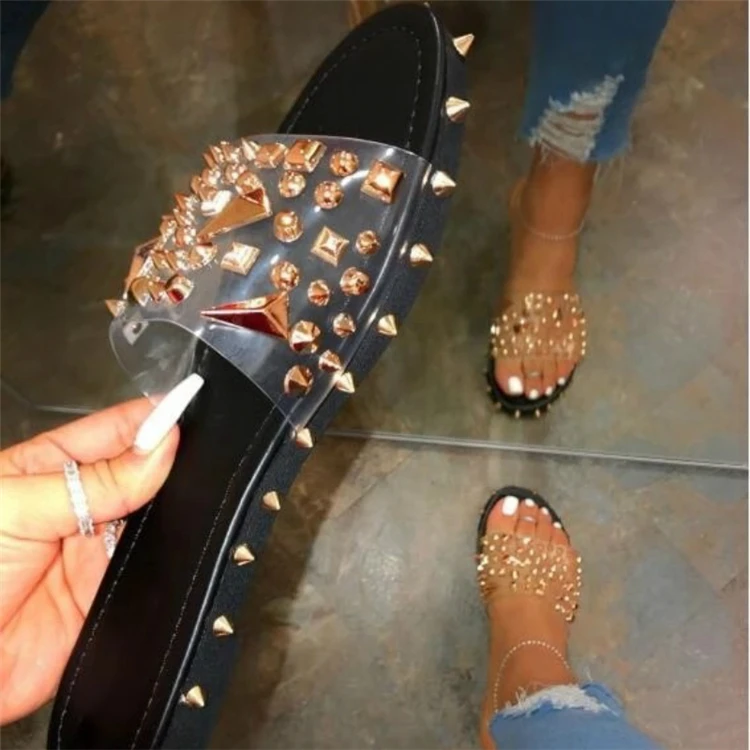 Летние женские прозрачные шлепанцы на плоской подошве с заклепками Модные