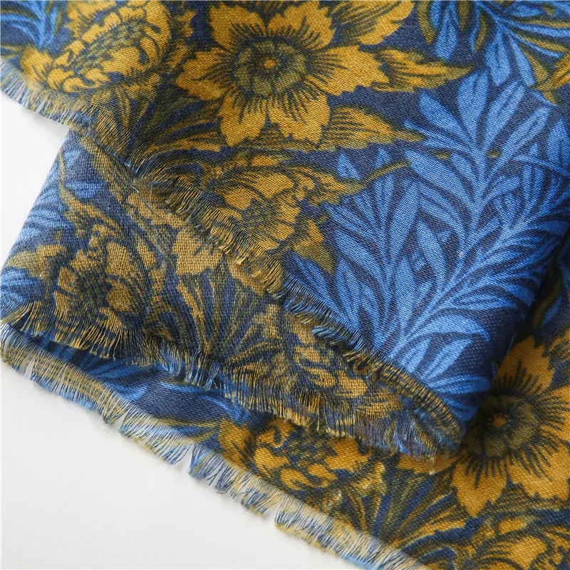 

2021 Spring High Quality Women Cotton Scarf Bandana Floral Print Fashion Female Shawls and Wraps Summer Hijab Pashminas Foulard