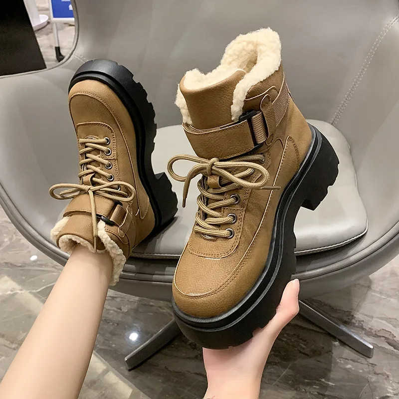 

Ботинки мартинсы женские зимние теплые меховые повседневные ботинки 2021 Модные женские ботильоны на толстой платформе черные женские корот...