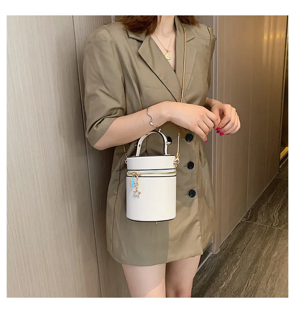 Женская сумка мессенджер на плечо цилиндрическая Сумочка с металлическими