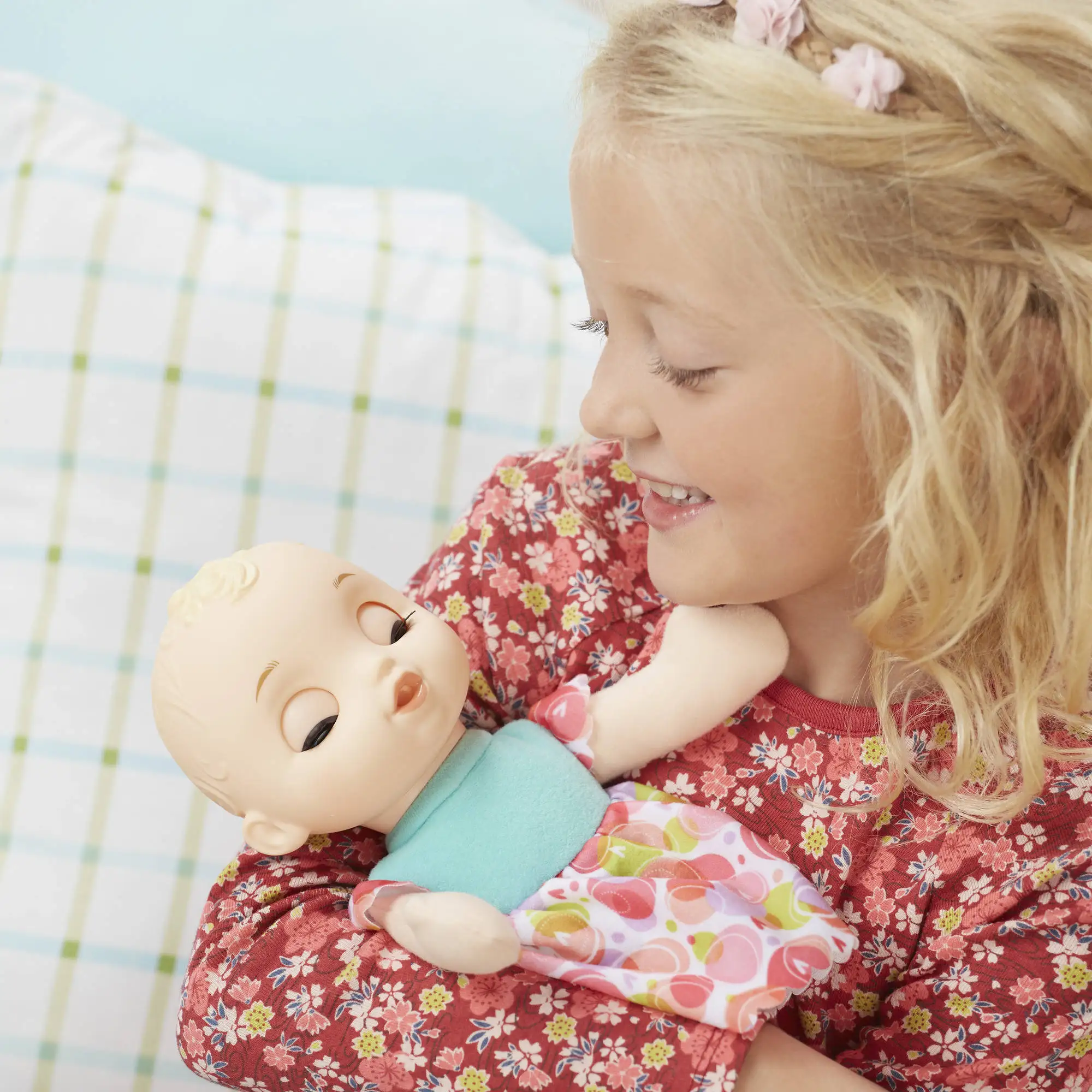 

Hasbro Baby Alive Cupcake Birthday Baby, Blonde Hair. Baby Alive Lil' Slumbers gift