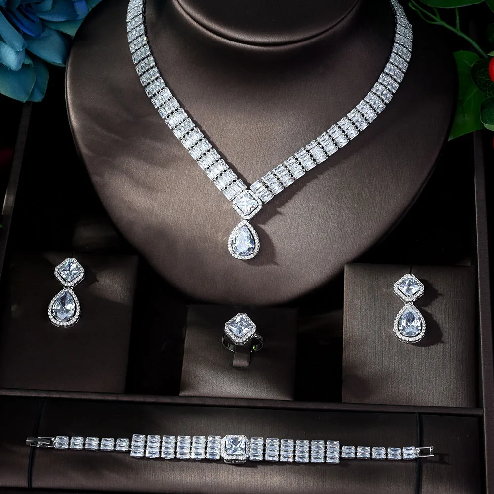 Уникальный набор свадебных украшений HIBRIDE с блестящими фианитами высокого