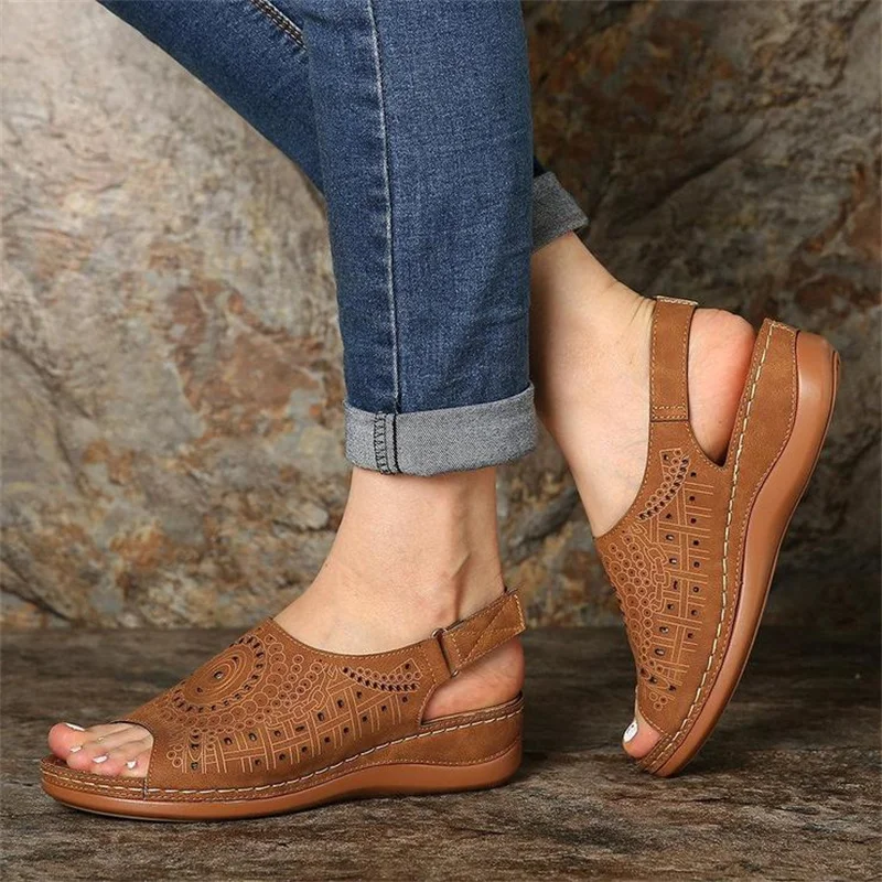 

Сандалии Женские однотонные с перфорацией, Повседневные Удобные босоножки на плоской подошве, туфли с круглым носком и низким вырезом, лето...