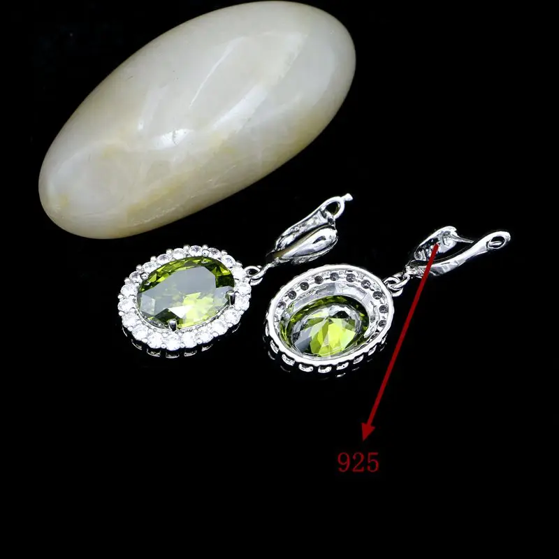 Модные серьги из серебра 925 пробы с оливковым зелёным камнем и белым кристаллом