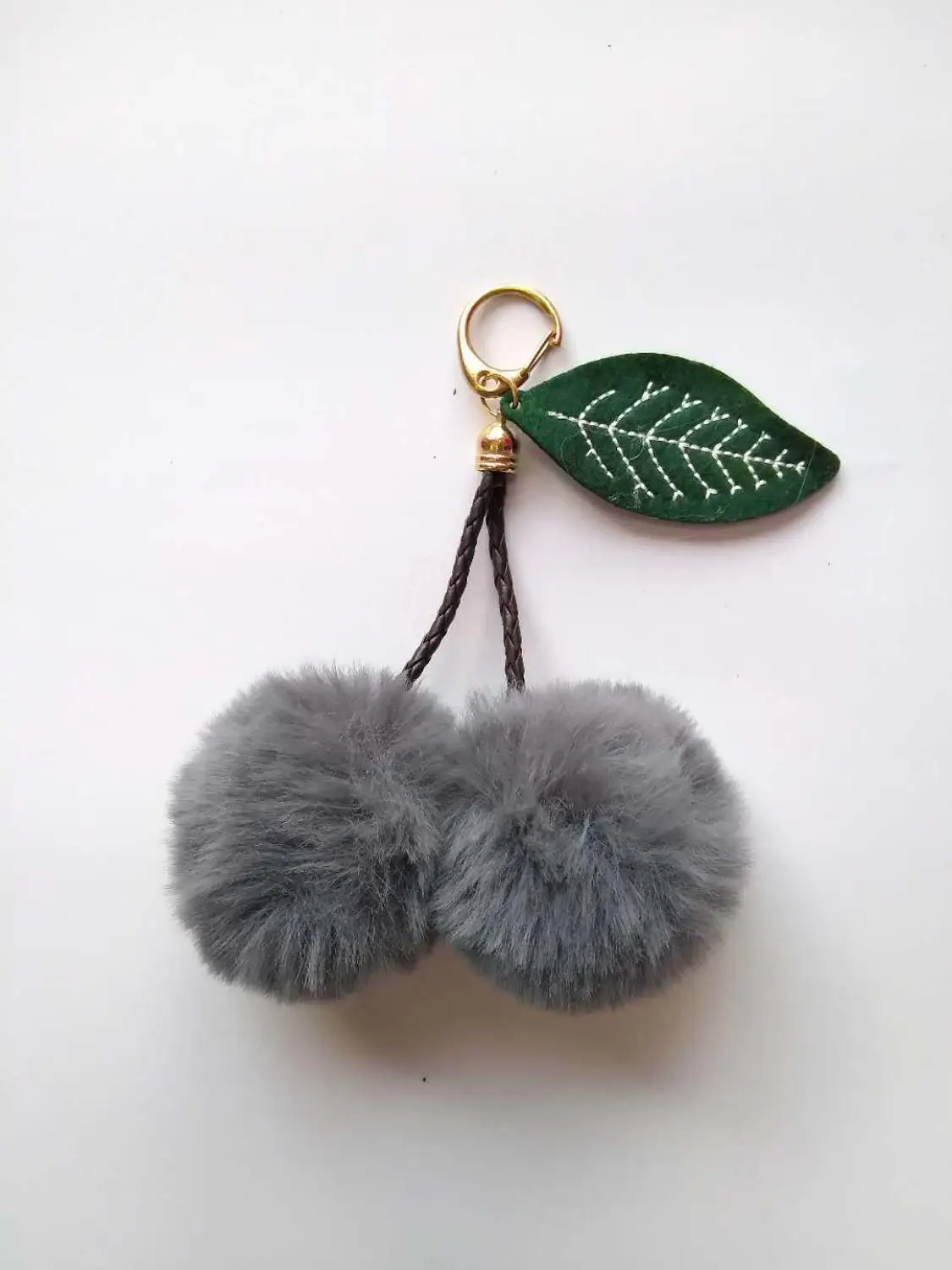 

Fashion New Cute Fluffy Artificial Rabbit Fur Ball Pompom Leaf Keychain Cherry Key Chain Handbag Pendant Car Key Chain Ring