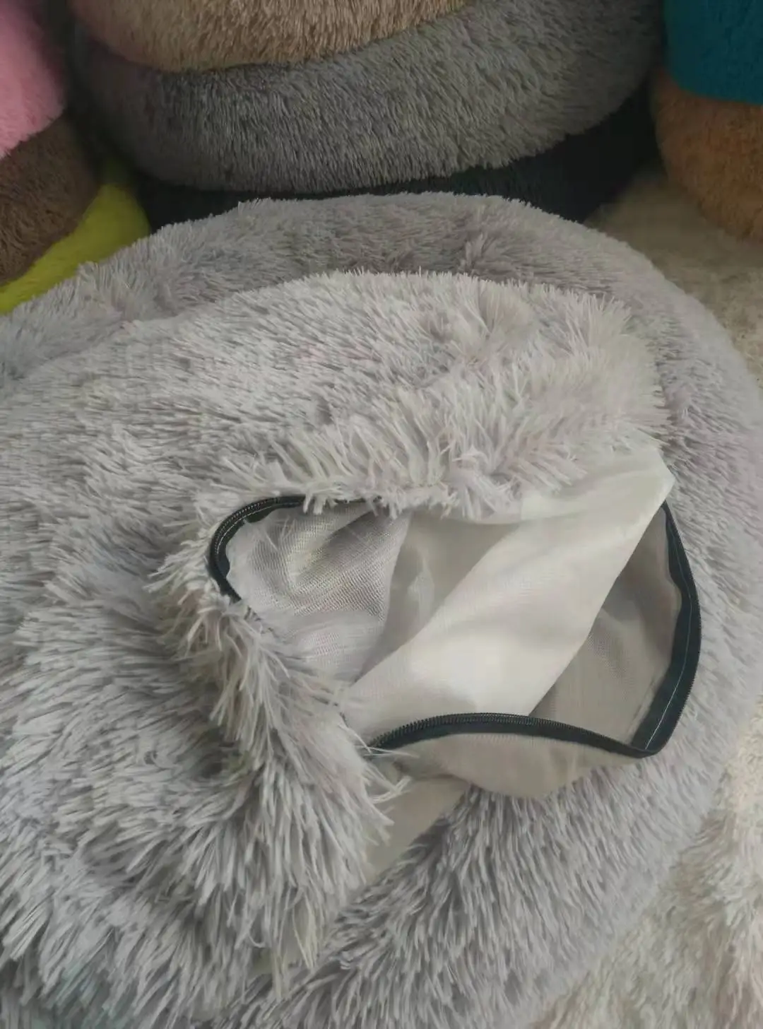 Pet Detchable кровать Фабрика Прямая форма пончика гнездо для домашних животных глубокий сон Съемный и моющийся плюшевый питомник машинная моющаяся молния