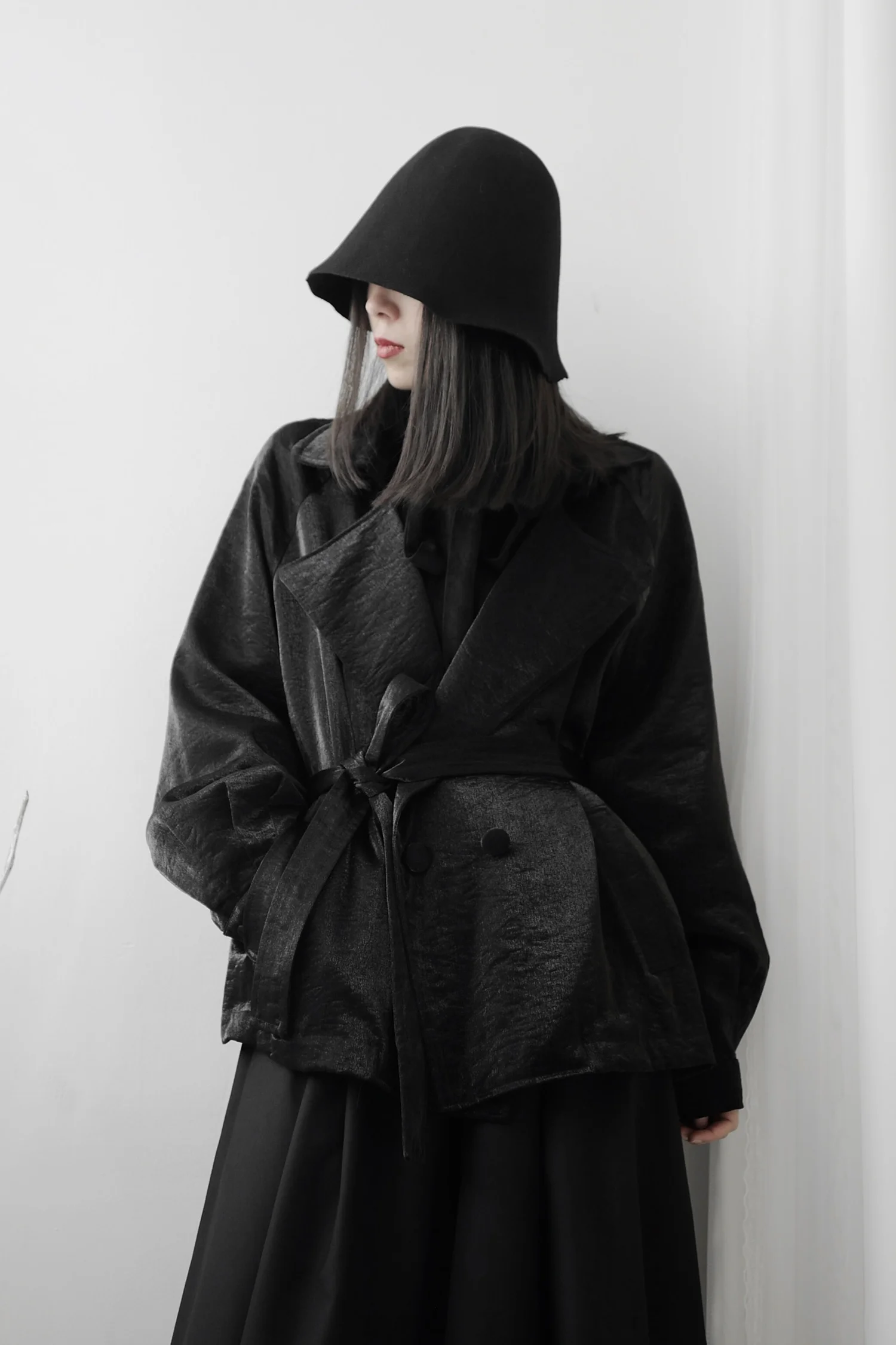 

UMI MAO Yamamoto Style Dark Black Women's Design Niche Flashing Satin Retro Lapel Tie Short Jacket Coat Women Harajuku Y2k