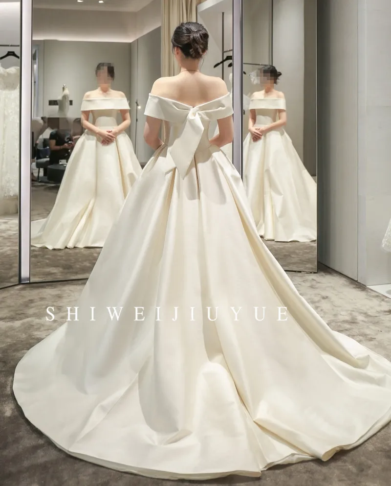 Простое свадебное платье принцессы 2020 атласное женское с открытыми плечами со