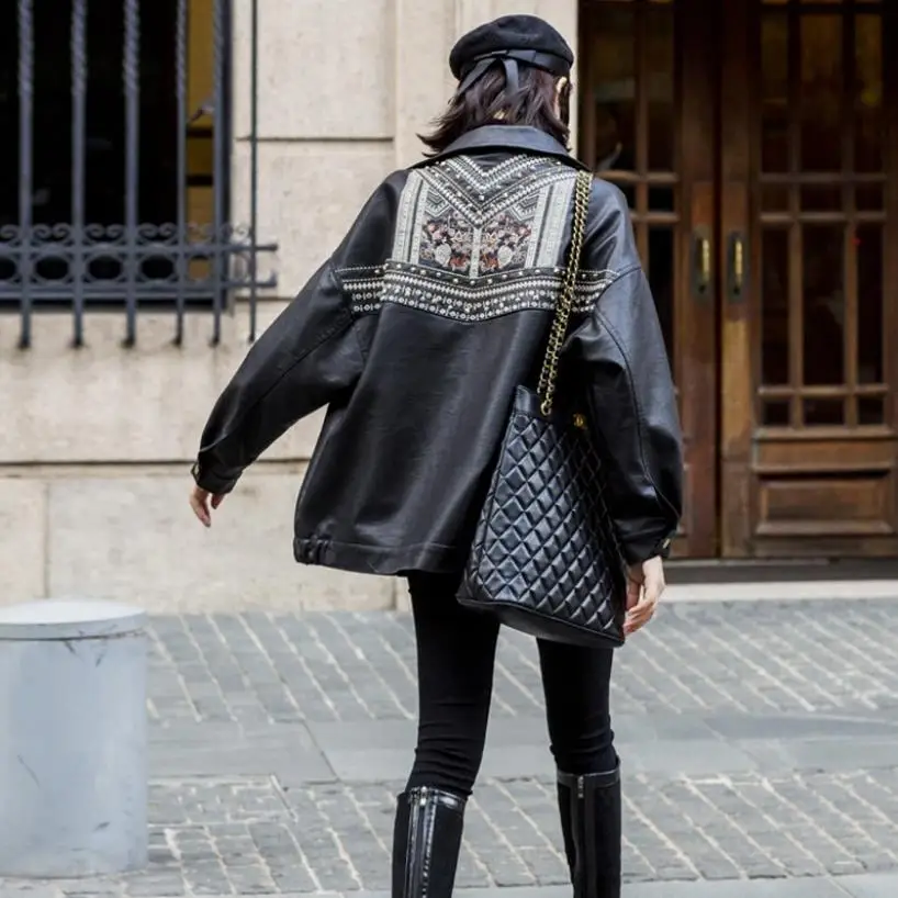 В ретро-стиле с вышивкой и изображением заклепки бисер Босоножки из