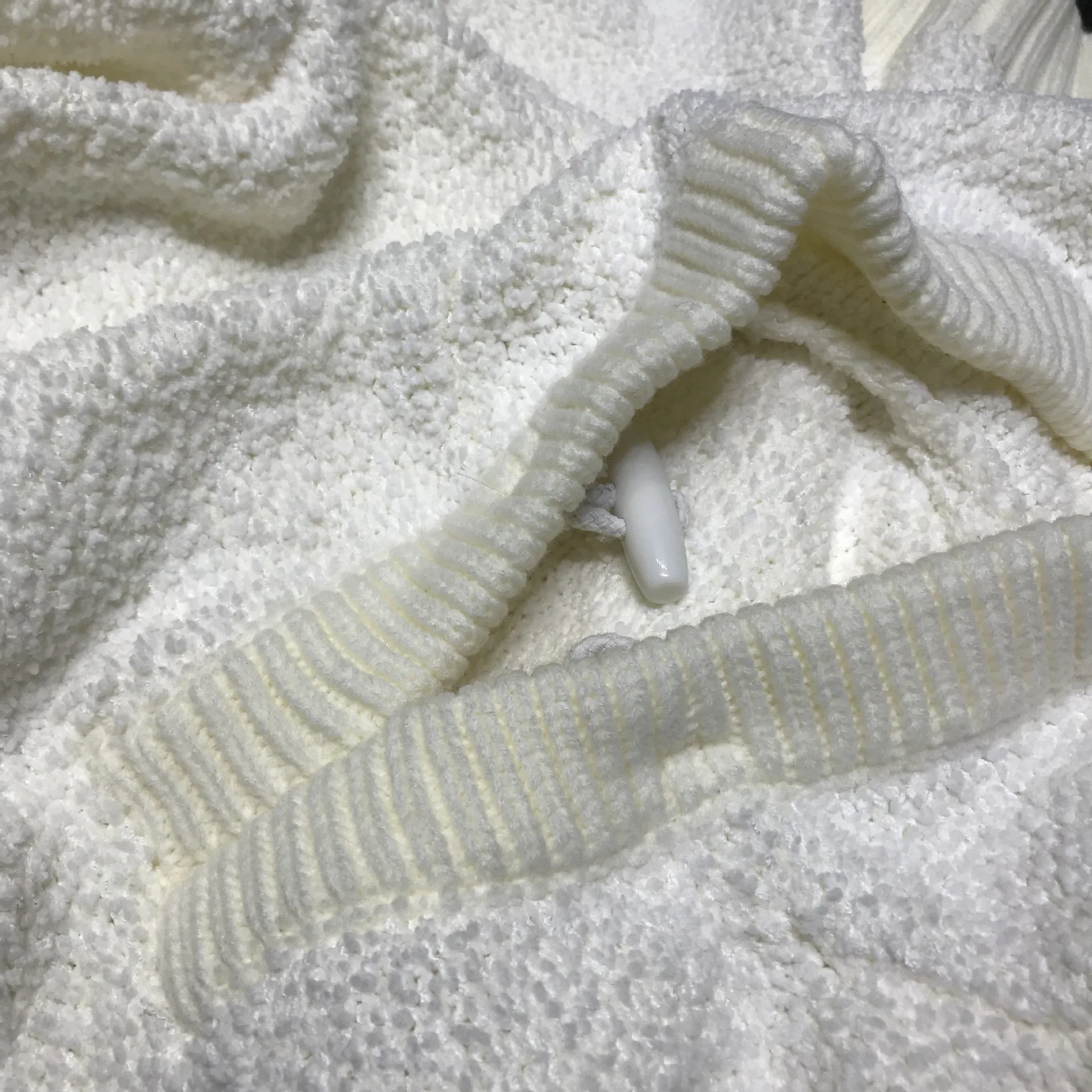 

Women's knitted sweater, white hooded sweater, women's autumn and winter lazy style, simple and fashionable mid-length hoodie