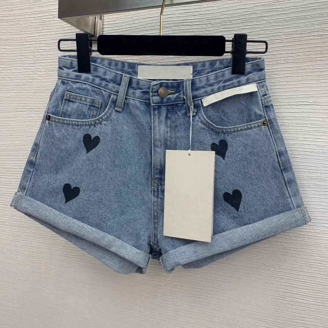 

High Quality Early Spring New Small Cloth Logo Pattern Decoration Peach Heart Love Printed Cuffed Denim Pants