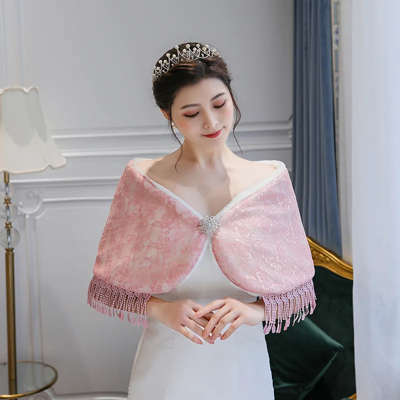 Женская короткая накидка JaneVini Черная кружевная из искусственного меха теплая