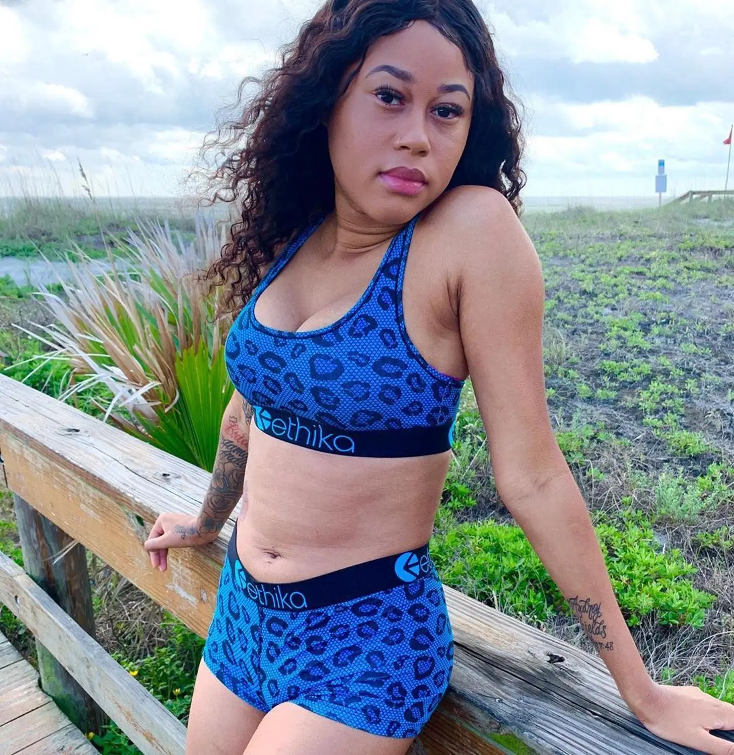 

Новая летняя футболка с надписью, повседневная женская верхняя одежда из двух частей комплект женские костюмы, летняя спортивная одежда дл...