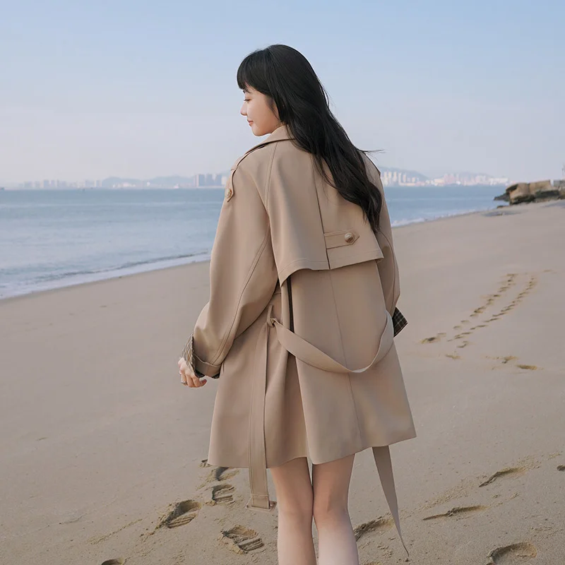 

Осенние модели в наличии, в основном, двухцветная ветровка Zhejiang Bao