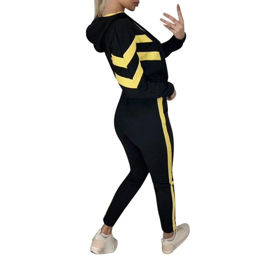 Женский спортивный костюм укороченный пуловер с капюшоном и брюки в полоску