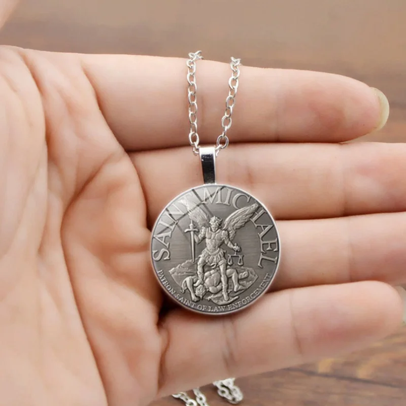 

Punk Fashion Patron Saint of Law Enforcement Michael Portrait Round Card Pendant Neckalces for Men Women Amulet Jewelry