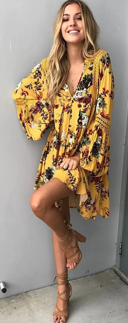 

2021hot Chic Vintage Hollow Out Print Woman Dresses Sweet Flare Sleeve Empire V-neck Spring Mini Female Dresses