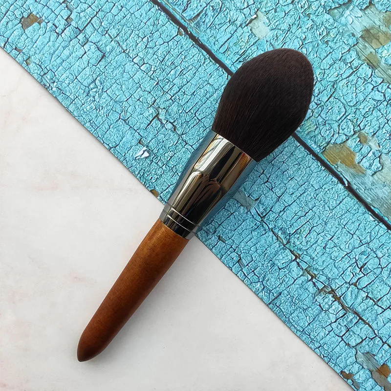 

1Pcs Soft Face Applying Makeup Brush Powder Blending Blush Brush Large Retro Loose Powder Professional Makeup Tool