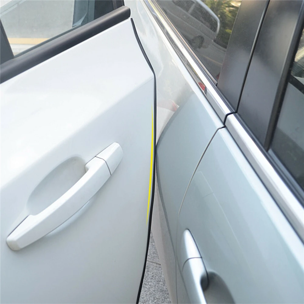 Защитные накладки на двери автомобиля