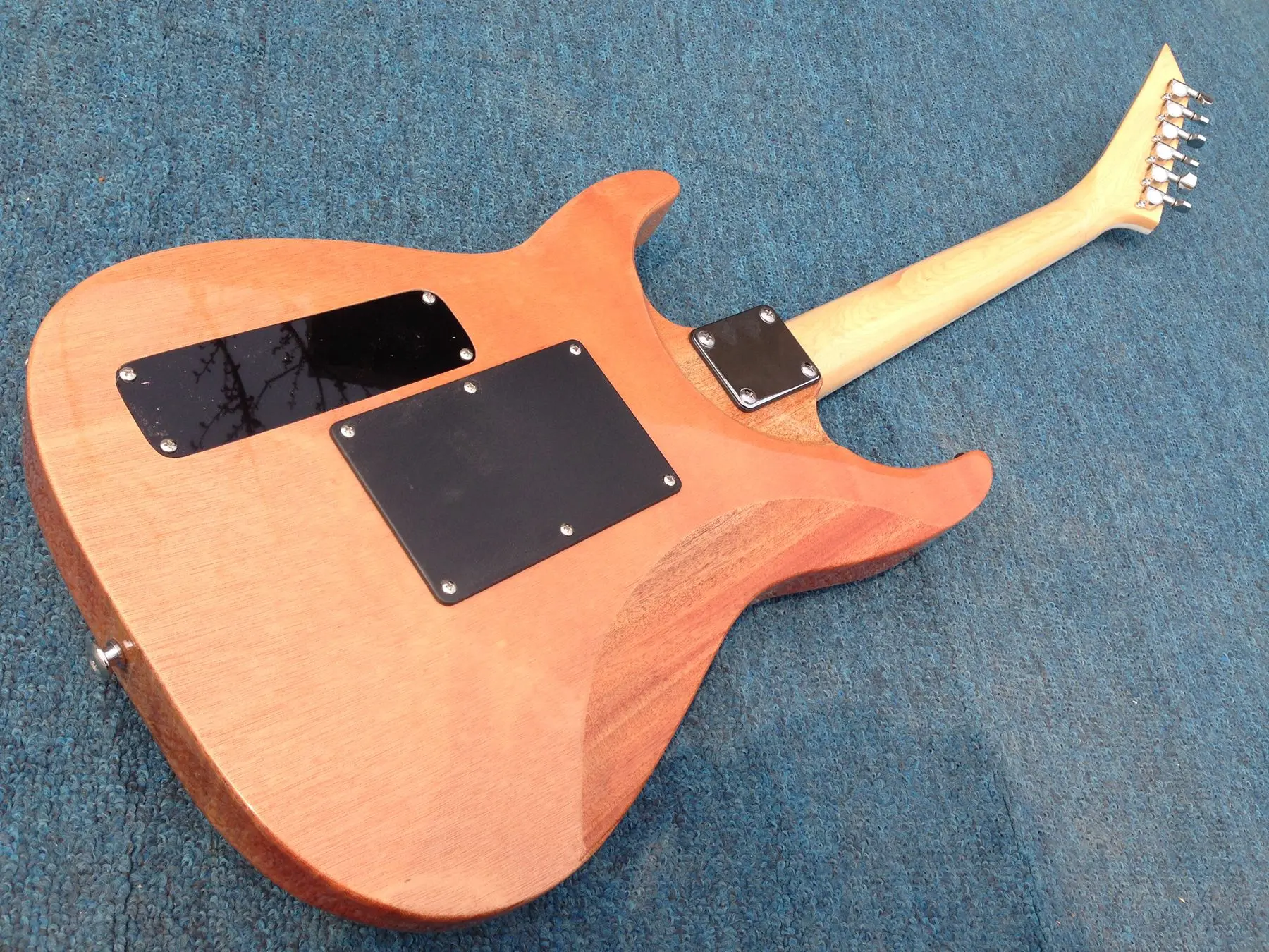 Натуральный цвет покрытая кленом гриф гитары ra красное дерево тело тремоло мост