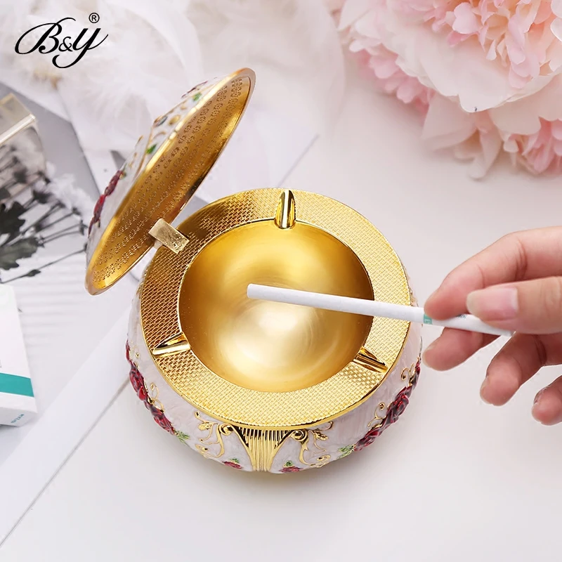 

European style sealed zinc alloy ashtray personality creative three-dimensional carved ashtray living room office LB60614