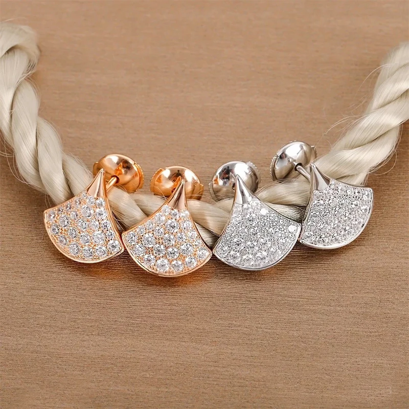 

The latest new classic and elegant fashion small fresh fan-shaped earrings.