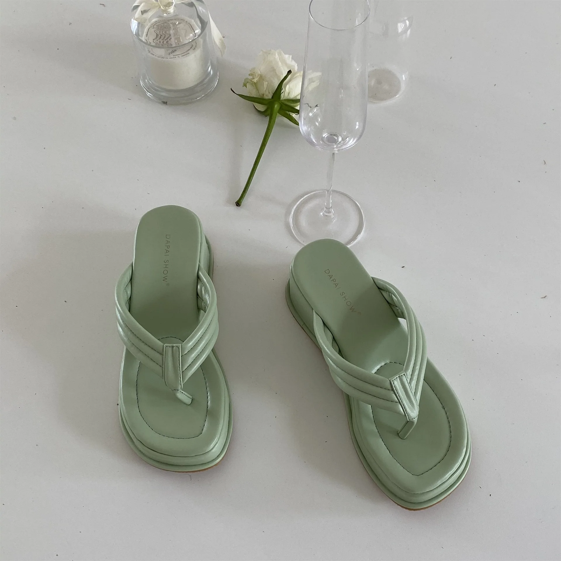 Обувь на подошве из вспененного материала черного цвета платформе Сандалии с