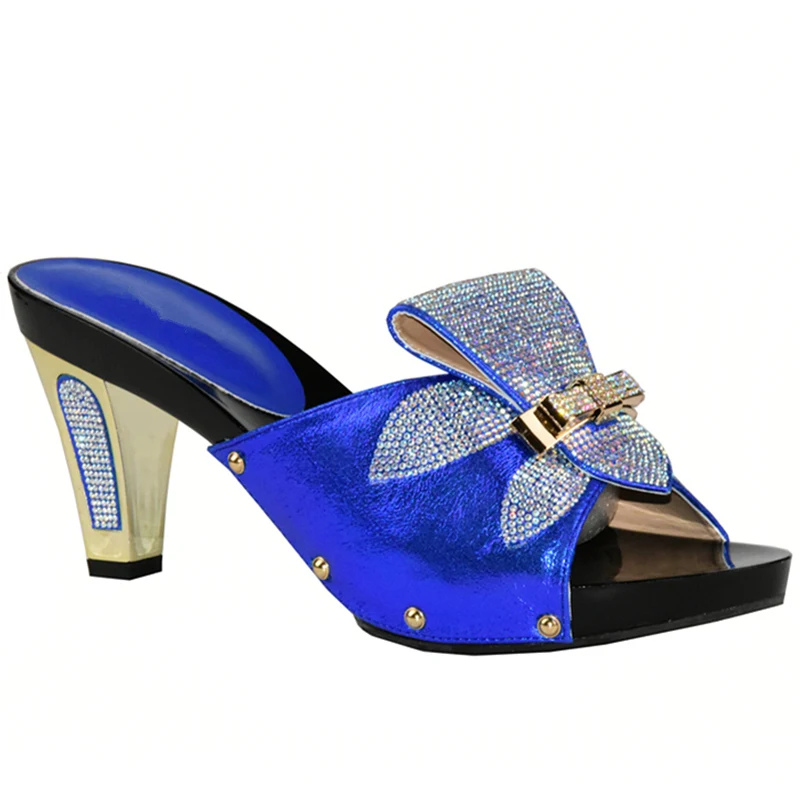 Женские туфли-лодочки золотого цвета с открытым носком украшенные стразами |