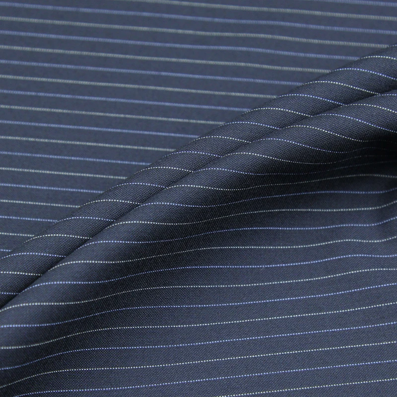 Темно синяя шерстяная лакированная ткань полосатая дизайн 215 г/метр для костюма и