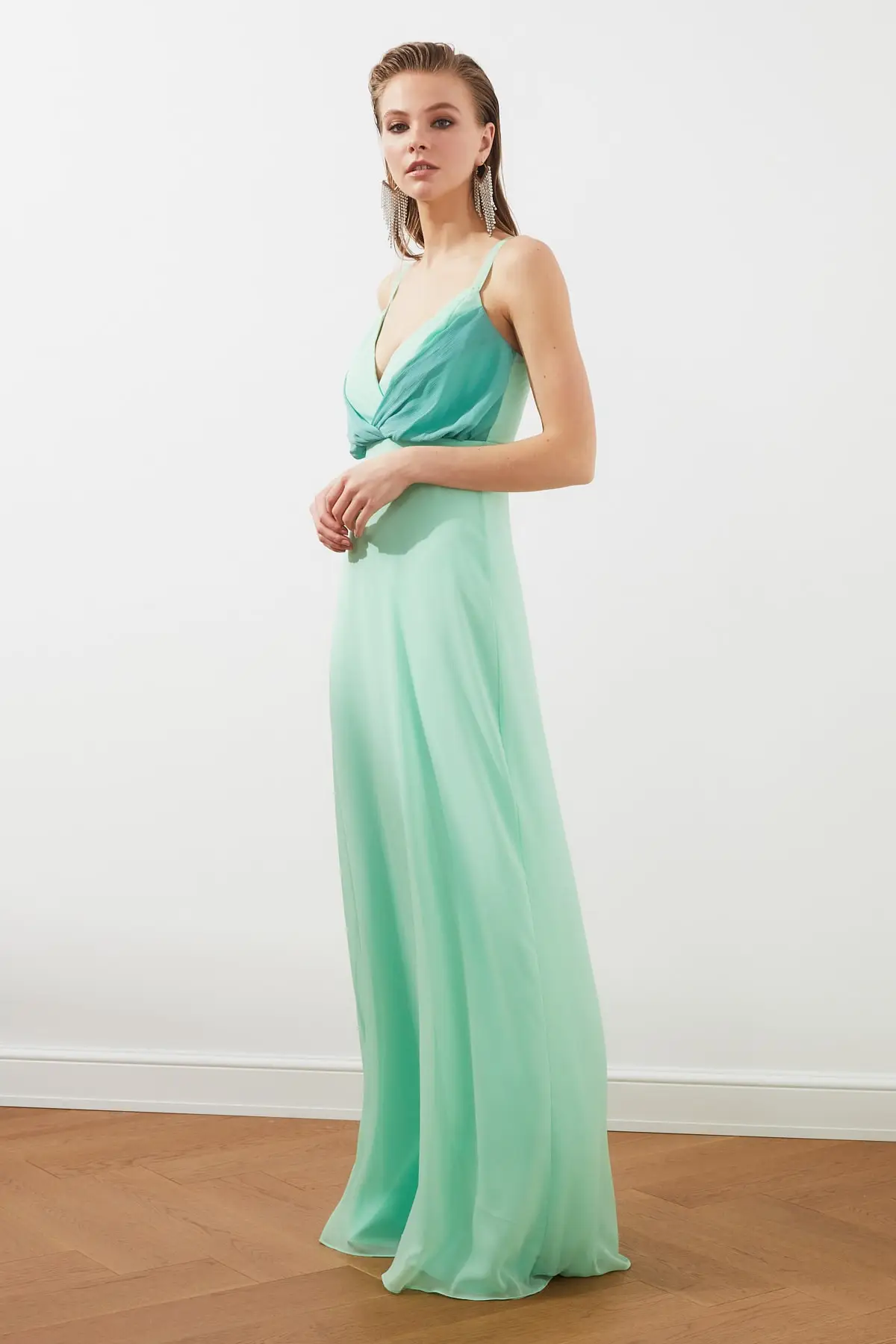 

Trendyol Flower Pattern Evening Dresses & Prom Gown TPRSS20AE0083