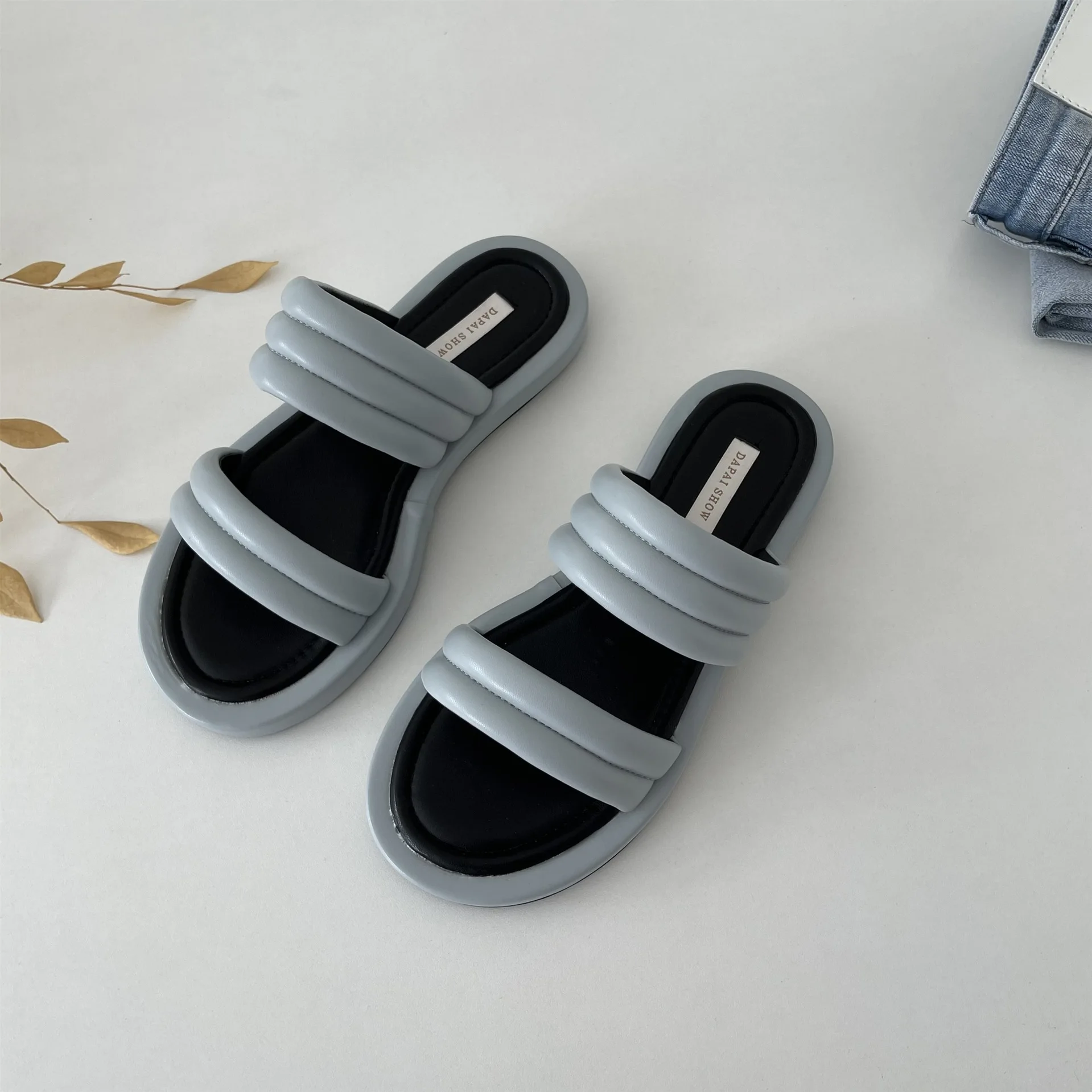 

Rubber Flip Flops Slippers Casual Female Shoes Platform Low Slides Hawaiian Luxury 2021 Flat Hoof Heels PU Rome Fabric Basic