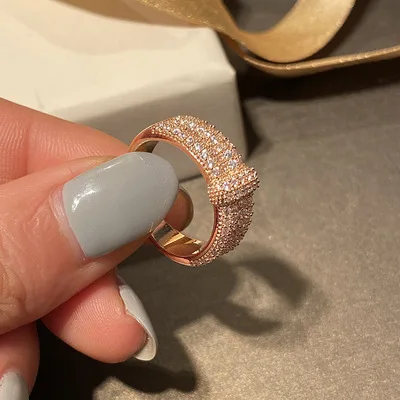 

Double-layer diamond ring refers to the female rose gold index finger tail ring ins tide cold wide zircon ring index finger ring