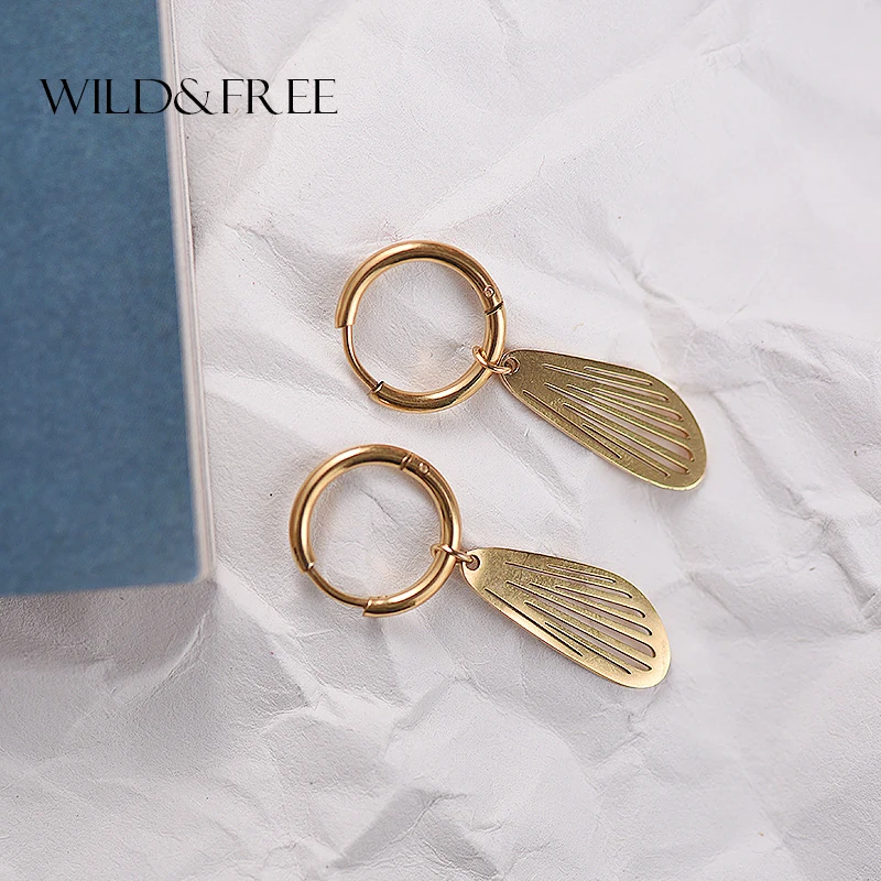 Wild& Free Нержавеющая сталь круг серьги в виде колец, для Для женщин Открытое платье с золотистыми листьями; с украшением в виде крыльев бабочки; Подвески новые ювелирные изделия