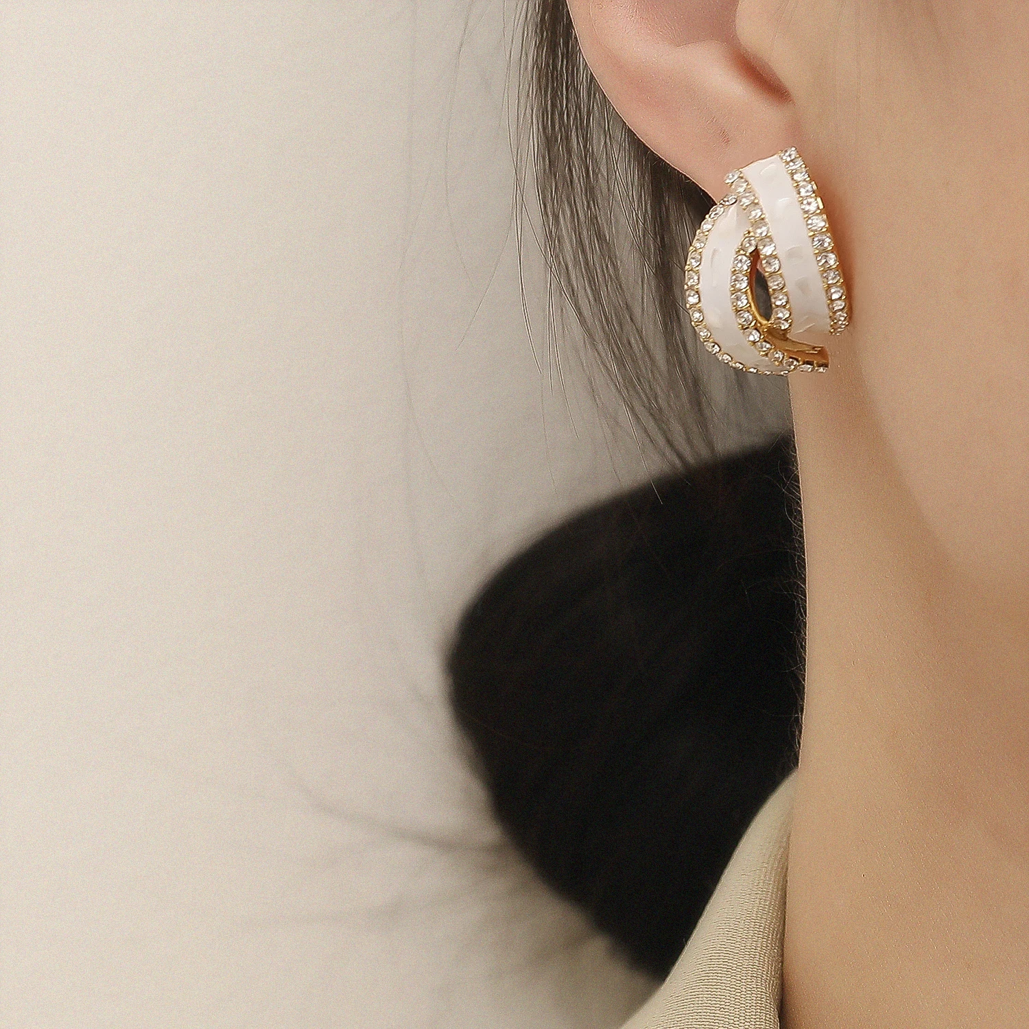 

2021 New Korean Style Morandi Shell Zircon Earrings Unique Design Geometric Stereoscopic For Women Girls Gift HYACINTH