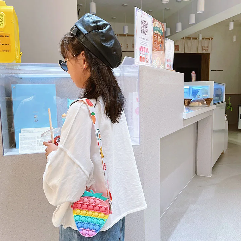 2021 Hot Sale Silicone Kids Crossbody Bag Fidget Decompression Toys Kids Coin Purses Cartoon Shoulder Bag For Kids