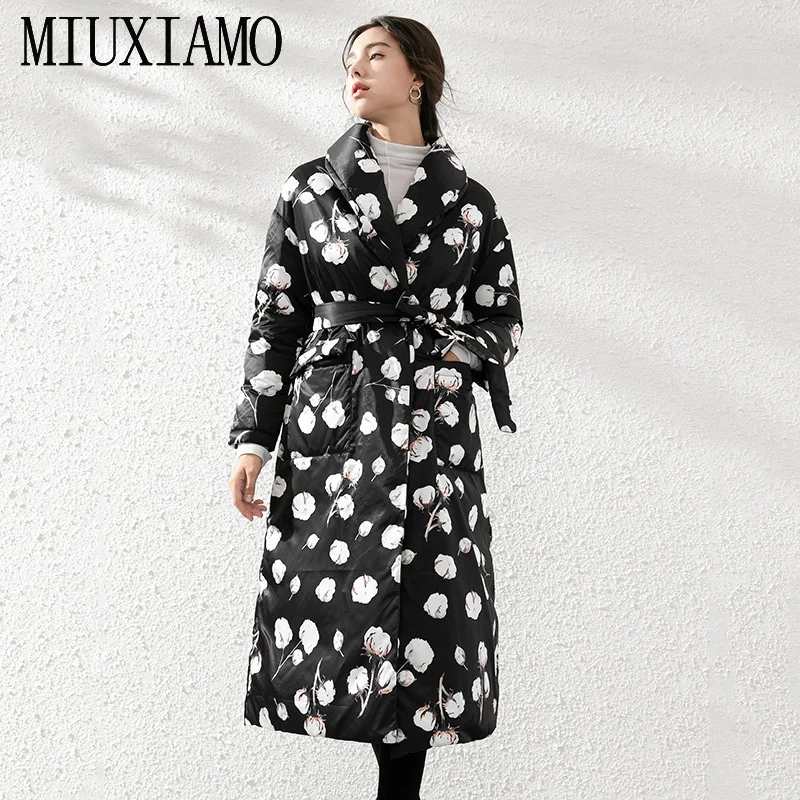 

MIUXIMAO 2020 Новый темпераментный модный Свободный цветочный принт винтажный длинный женский пуховик Зимнее пальто теплая куртка Женское пальт...