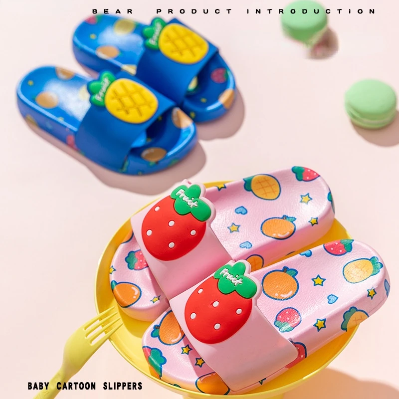 

Детские сандалии и тапочки, Новинка лета 2021, Симпатичные Банные Тапочки для мальчиков и девочек с мультяшным принтом фруктов