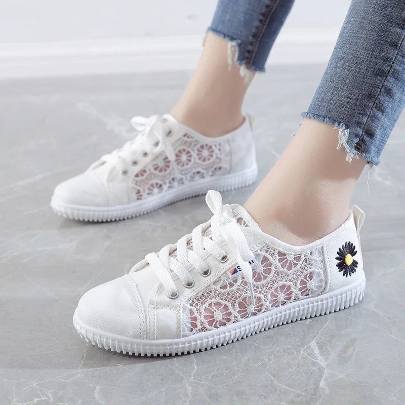 

Женские сетчатые туфли, белые дышащие босоножки на шнуровке, с открытым носком, на плоской подошве, с маргаритками, новинка 2021