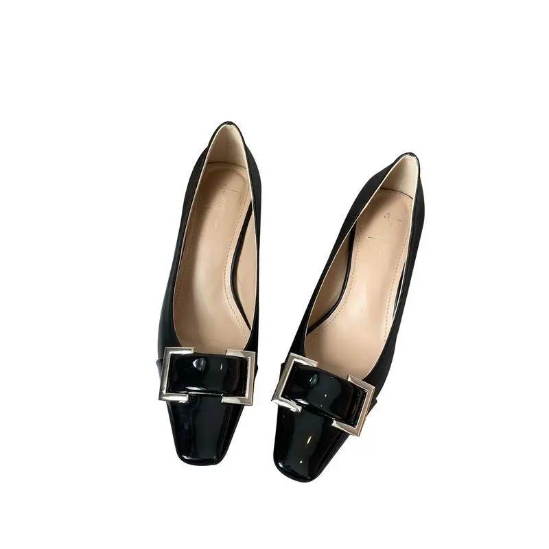 

2021 Spring and Summer New Metal Suqare Buckle Shallow Mouth Black Pointed Professional High Heels