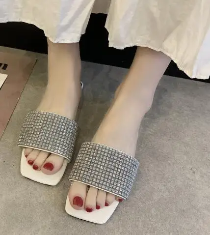 Летние модные новые женские тапочки Модные шлепанцы на плоской подошве Красные