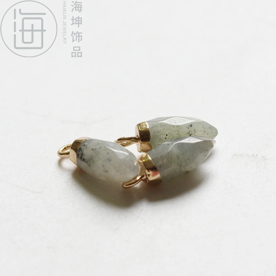 Подвеска из натурального камня в металлической оправе необработанный камень